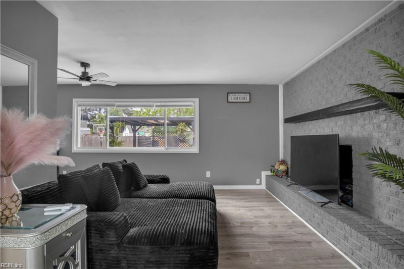 Photo 6 of 18 residential for sale in Chesapeake virginia