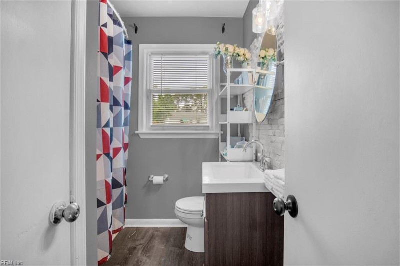 Photo 8 of 18 residential for sale in Chesapeake virginia