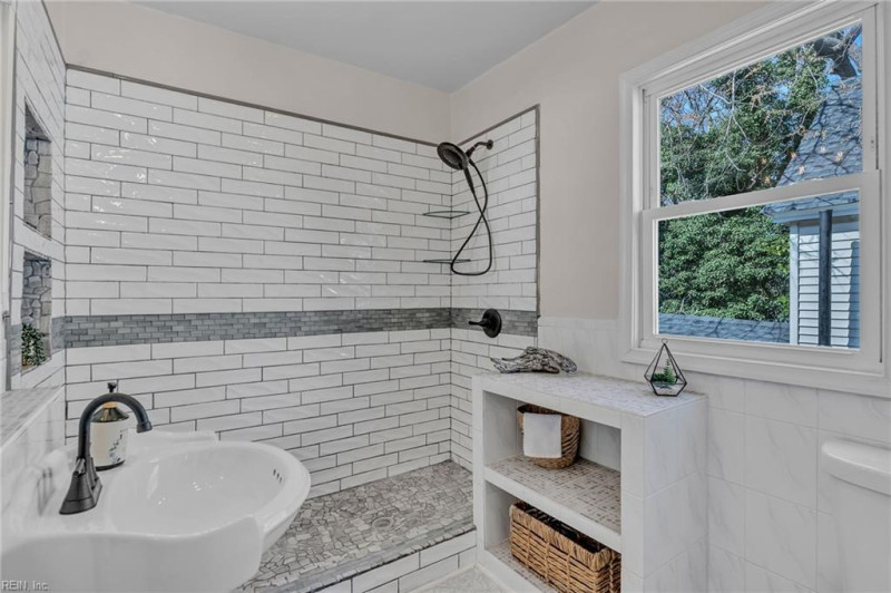 Photo 15 of 39 residential for sale in Portsmouth virginia