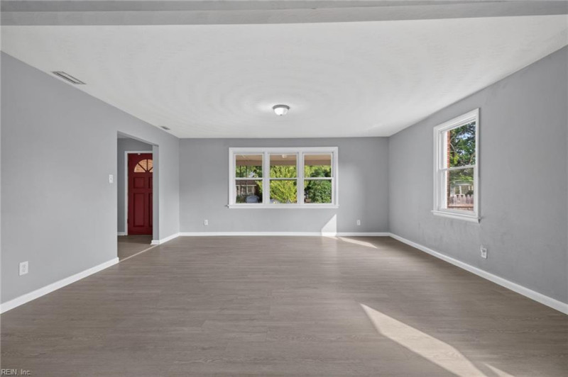 Photo 10 of 30 residential for sale in Chesapeake virginia