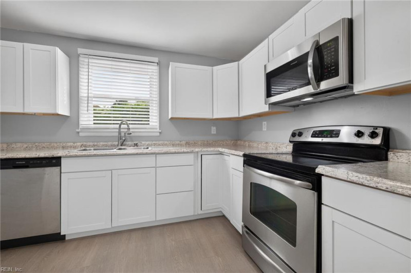 Photo 12 of 30 residential for sale in Chesapeake virginia