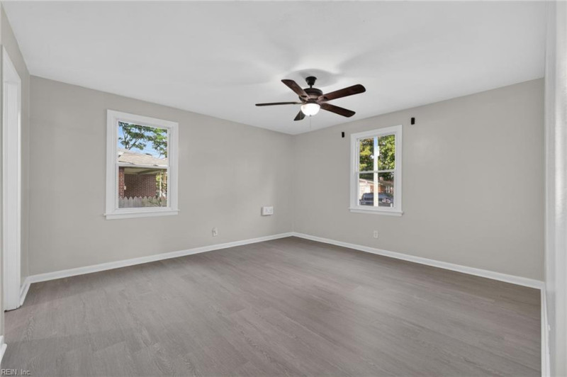 Photo 13 of 30 residential for sale in Chesapeake virginia