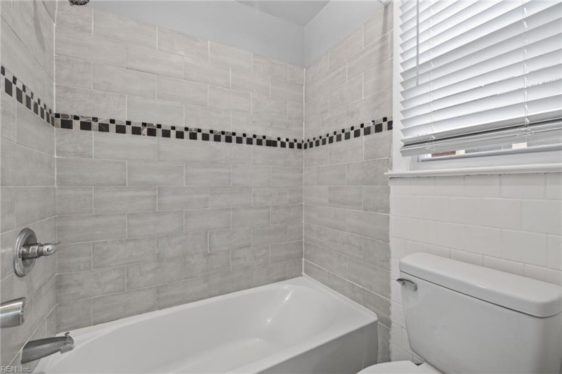 Photo 15 of 30 residential for sale in Chesapeake virginia