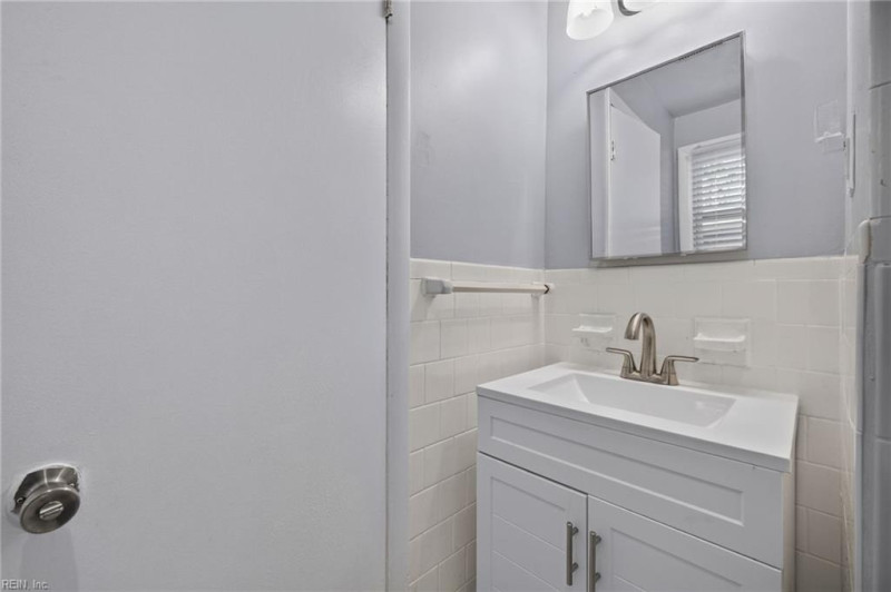 Photo 16 of 30 residential for sale in Chesapeake virginia
