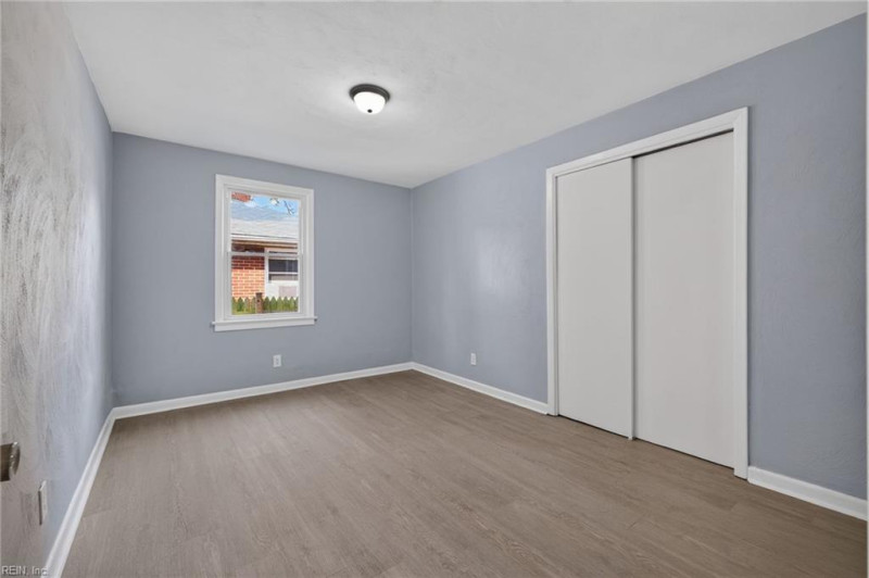 Photo 17 of 30 residential for sale in Chesapeake virginia