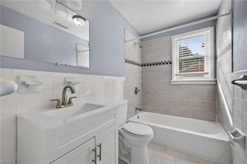 Photo 21 of 30 residential for sale in Chesapeake virginia