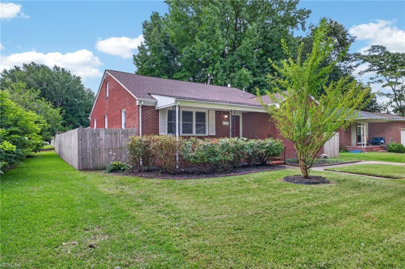 Photo 3 of 30 residential for sale in Chesapeake virginia