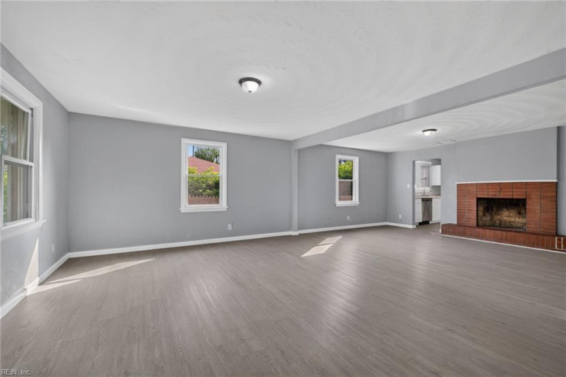 Photo 7 of 30 residential for sale in Chesapeake virginia