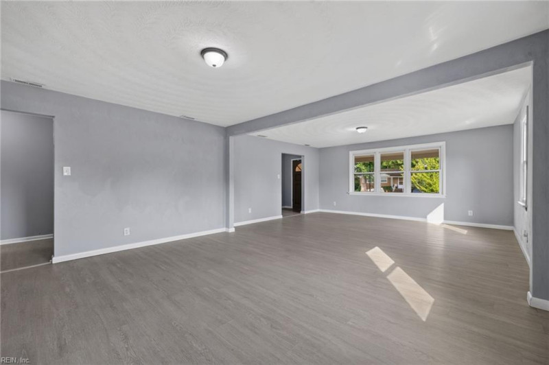 Photo 9 of 30 residential for sale in Chesapeake virginia