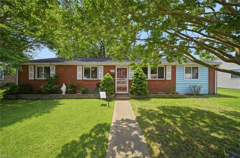 Photo 1 of 34 residential for sale in Hampton virginia