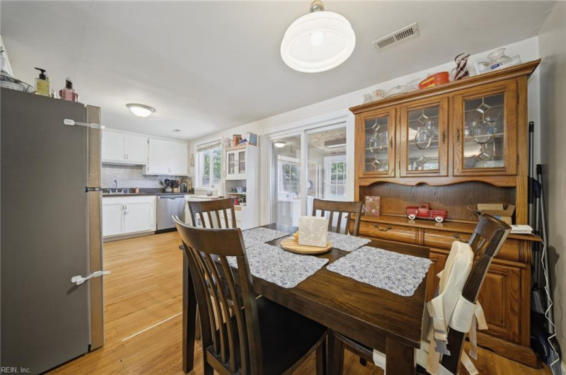 Photo 10 of 34 residential for sale in Hampton virginia