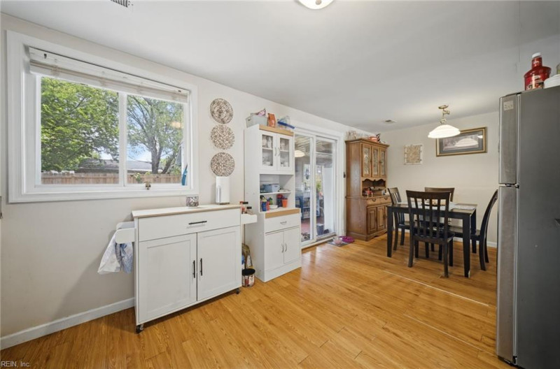 Photo 11 of 34 residential for sale in Hampton virginia