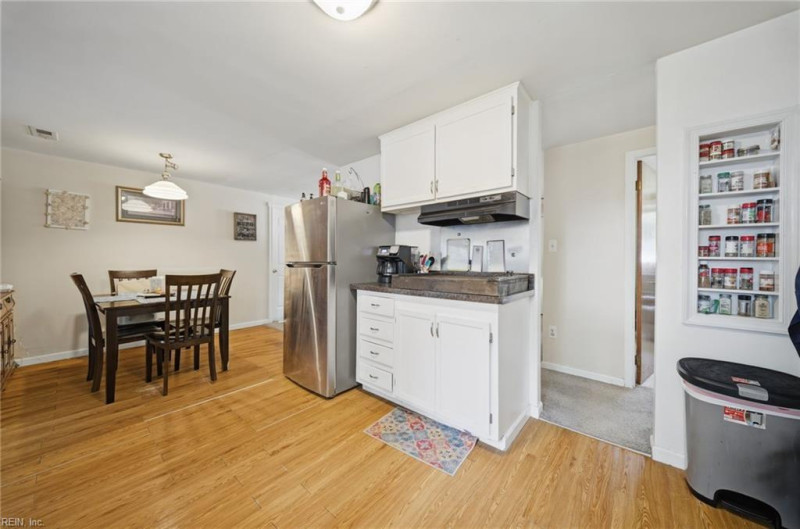 Photo 12 of 34 residential for sale in Hampton virginia