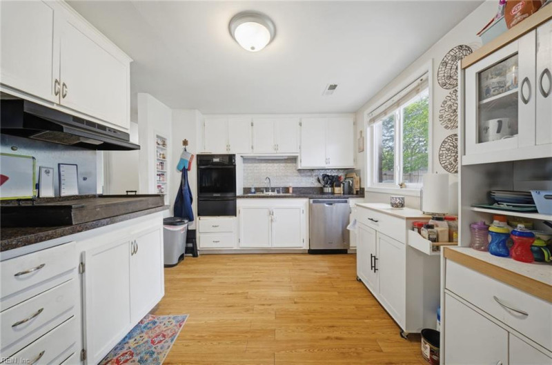 Photo 13 of 34 residential for sale in Hampton virginia