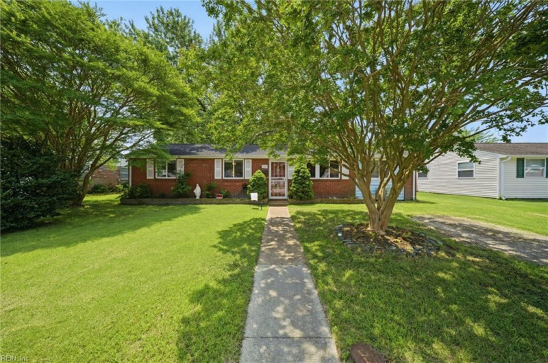 Photo 2 of 34 residential for sale in Hampton virginia
