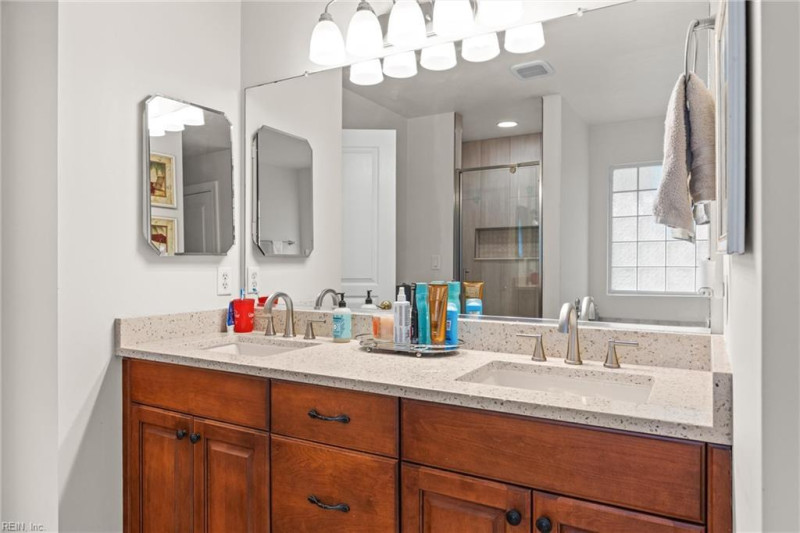 Photo 19 of 34 residential for sale in Chesapeake virginia