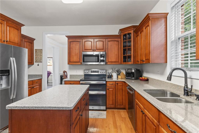 Photo 6 of 34 residential for sale in Chesapeake virginia