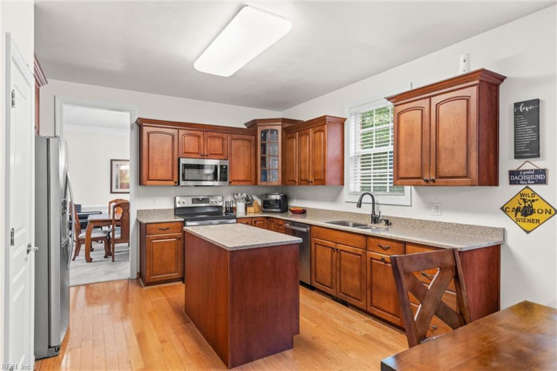 Photo 7 of 34 residential for sale in Chesapeake virginia