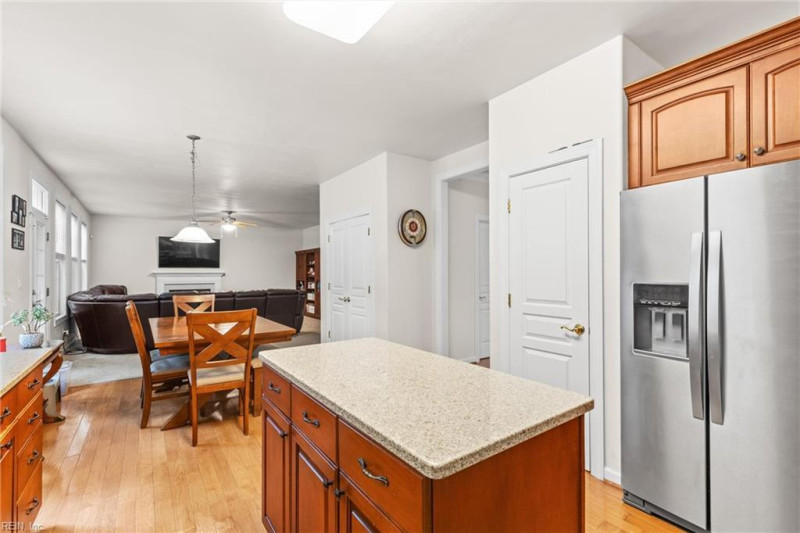 Photo 8 of 34 residential for sale in Chesapeake virginia