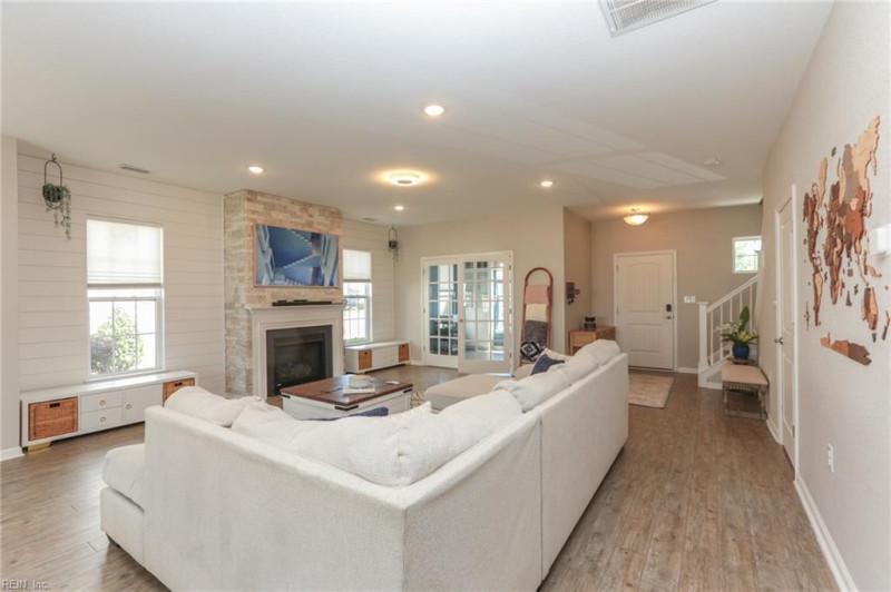 Photo 11 of 45 residential for sale in Chesapeake virginia