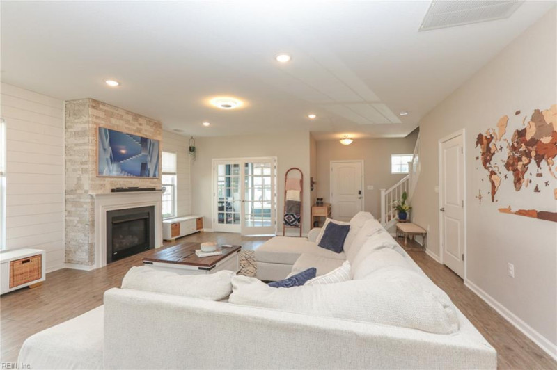 Photo 12 of 45 residential for sale in Chesapeake virginia