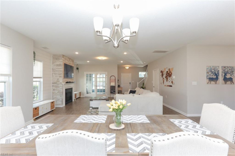 Photo 18 of 45 residential for sale in Chesapeake virginia