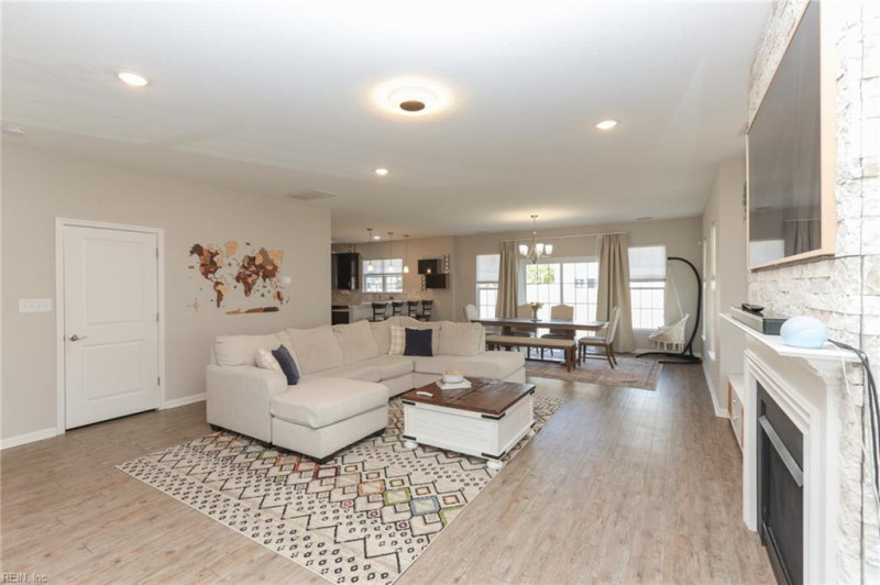 Photo 6 of 45 residential for sale in Chesapeake virginia