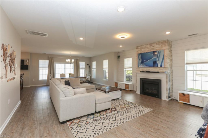 Photo 8 of 45 residential for sale in Chesapeake virginia
