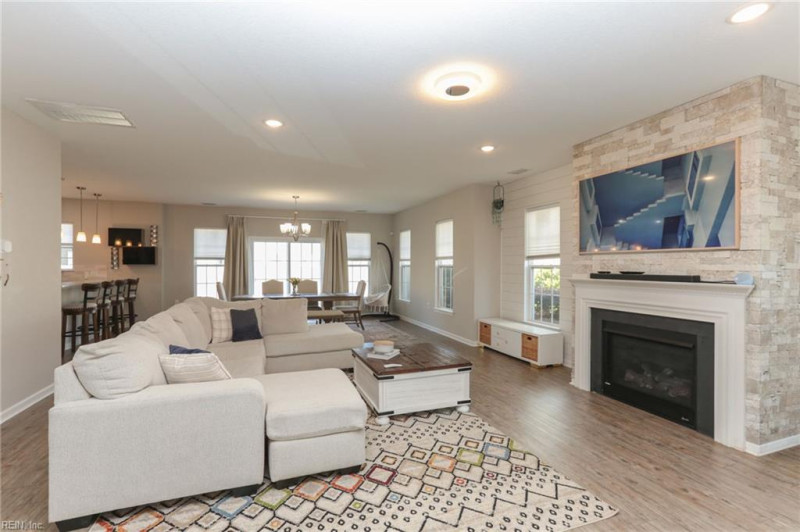Photo 9 of 45 residential for sale in Chesapeake virginia