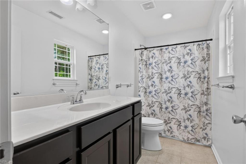 Photo 18 of 28 residential for sale in Gloucester County virginia