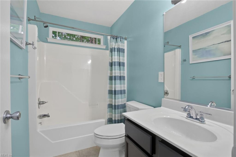 Photo 21 of 28 residential for sale in Gloucester County virginia