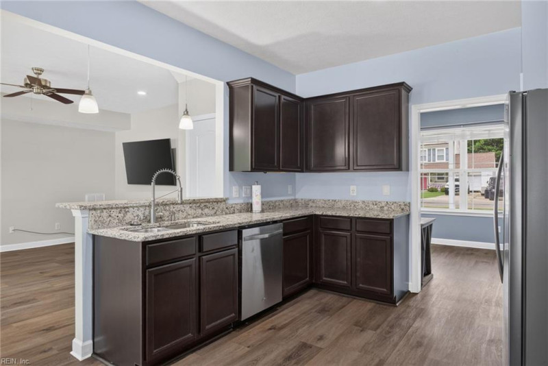 Photo 7 of 28 residential for sale in Gloucester County virginia
