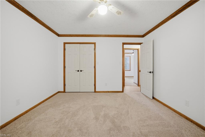 Photo 14 of 22 residential for sale in Chesapeake virginia