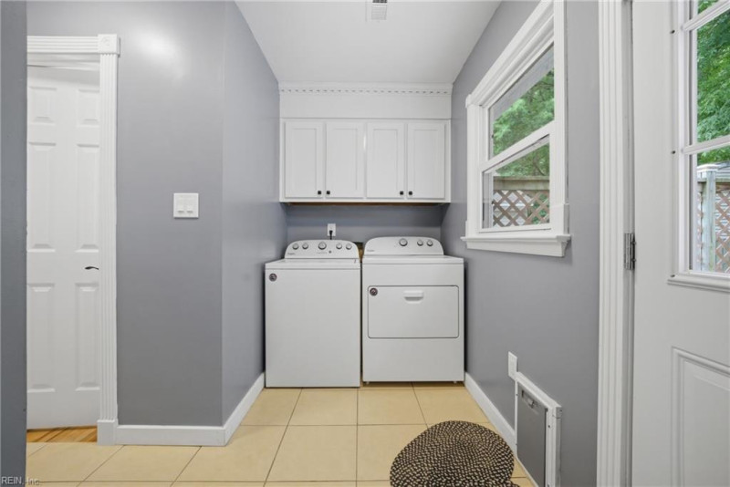 Photo 19 of 22 residential for sale in Chesapeake virginia