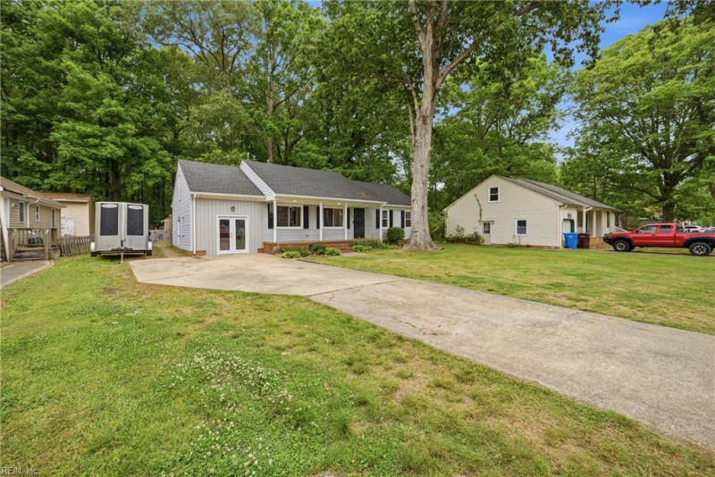 Photo 2 of 22 residential for sale in Chesapeake virginia