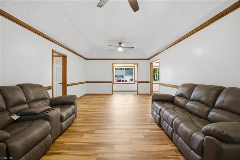 Photo 5 of 22 residential for sale in Chesapeake virginia