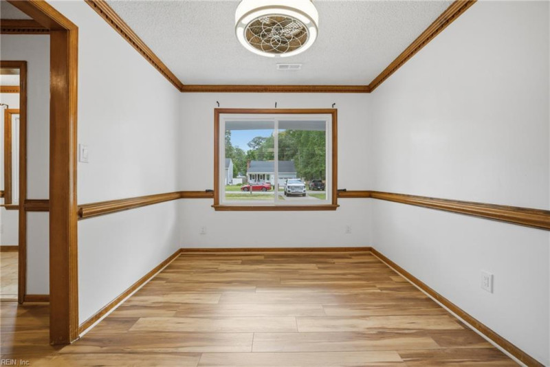 Photo 6 of 22 residential for sale in Chesapeake virginia