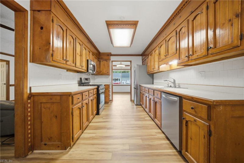 Photo 8 of 22 residential for sale in Chesapeake virginia
