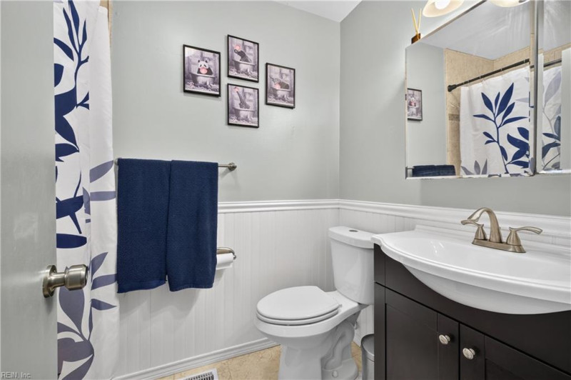 Photo 10 of 38 residential for sale in Virginia Beach virginia
