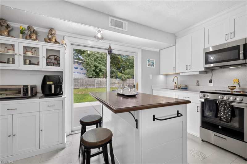Photo 19 of 38 residential for sale in Virginia Beach virginia