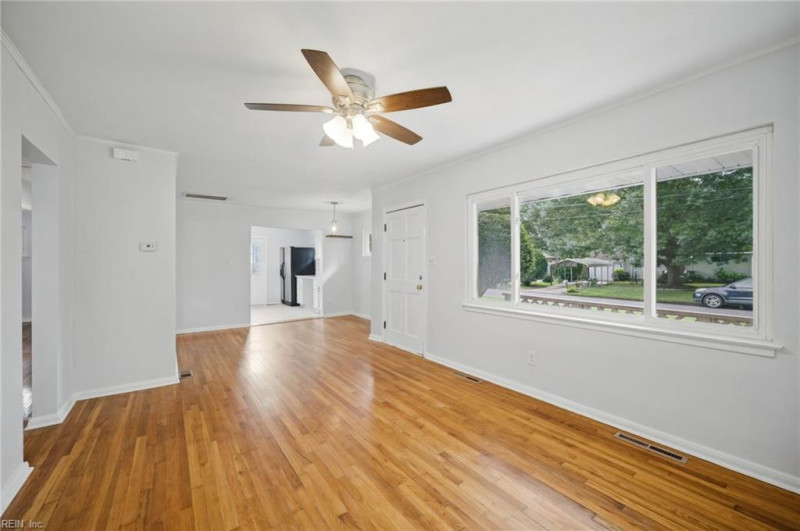 Photo 4 of 39 residential for sale in Chesapeake virginia Photo 4 of 39 residential for sale in Chesapeake virginia