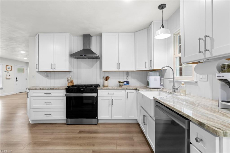Photo 19 of 50 residential for sale in Chesapeake virginia