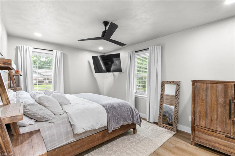 Photo 33 of 50 residential for sale in Chesapeake virginia