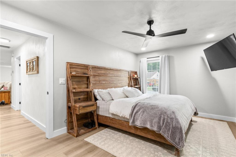 Photo 34 of 50 residential for sale in Chesapeake virginia