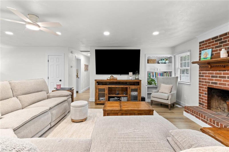 Photo 6 of 50 residential for sale in Chesapeake virginia
