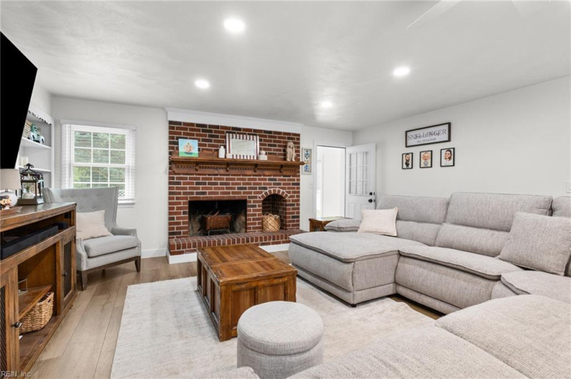 Photo 7 of 50 residential for sale in Chesapeake virginia