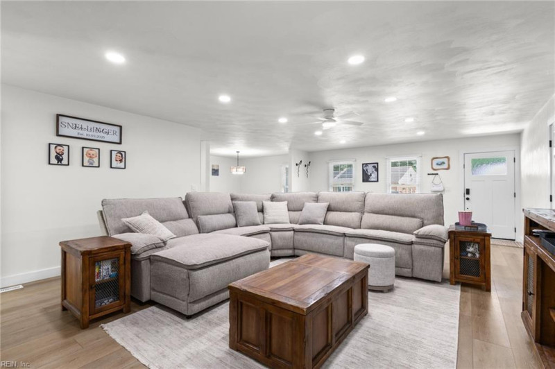 Photo 8 of 50 residential for sale in Chesapeake virginia