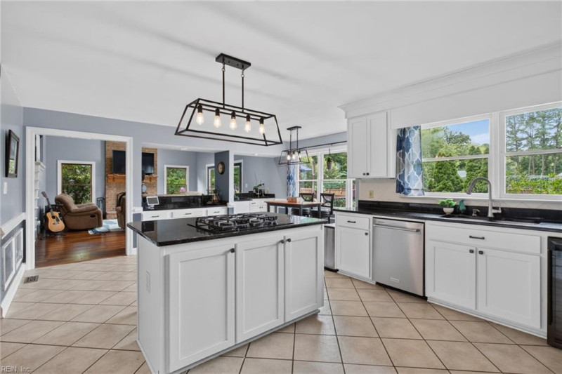 Photo 15 of 46 residential for sale in Chesapeake virginia