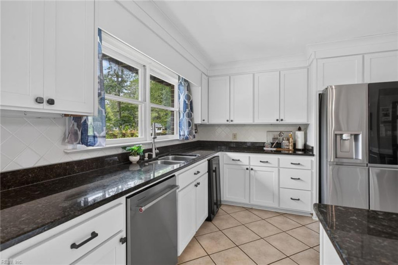 Photo 19 of 46 residential for sale in Chesapeake virginia