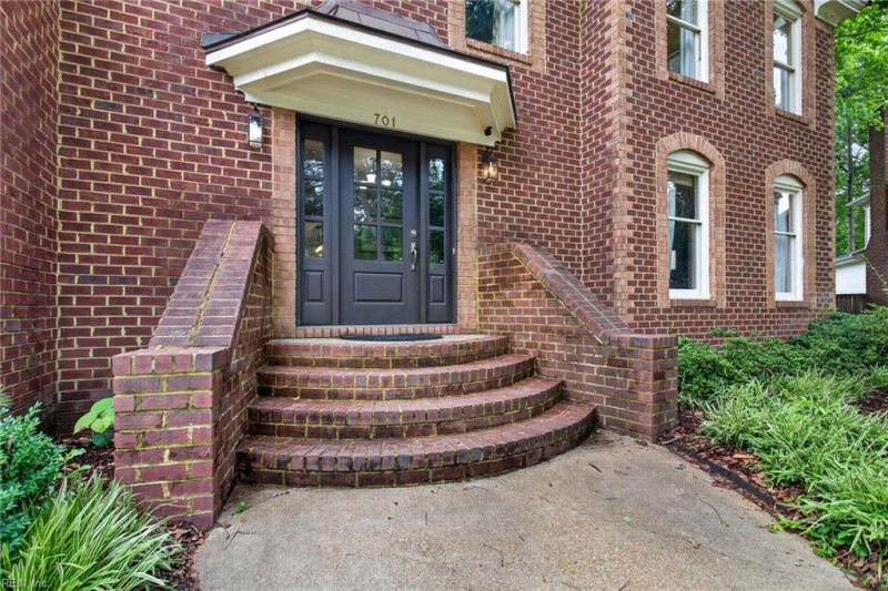 Photo 3 of 46 residential for sale in Chesapeake virginia